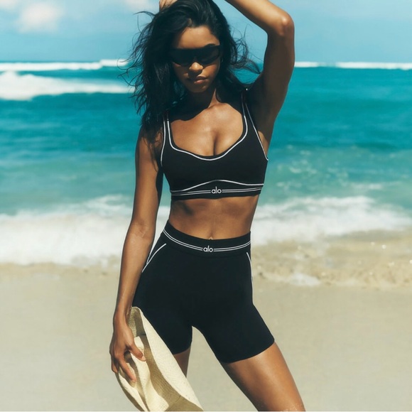 ALO Yoga Other - 🆕💕ALO YOGA Airbrush Heart Trob Bra • BLACK & WHITE • MEDIUM • NWOT